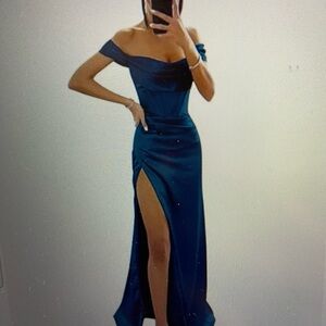 Elegant Off-Shoulder Navy Blue Evening Gown
